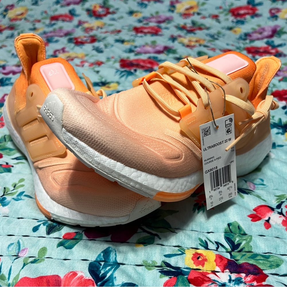BRAND NEW!! Women's Adidas Ultraboost 22 running shoe